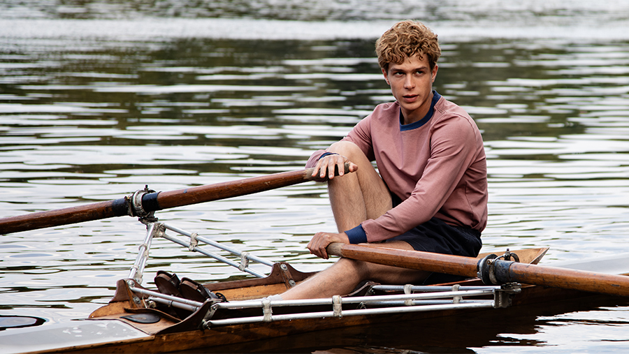 sluzhu-krasivo-akter-gleb-kalyuzhnyj-ushel-iz-voinskoj-chasti-na-krasnuyu-dorozhku-3