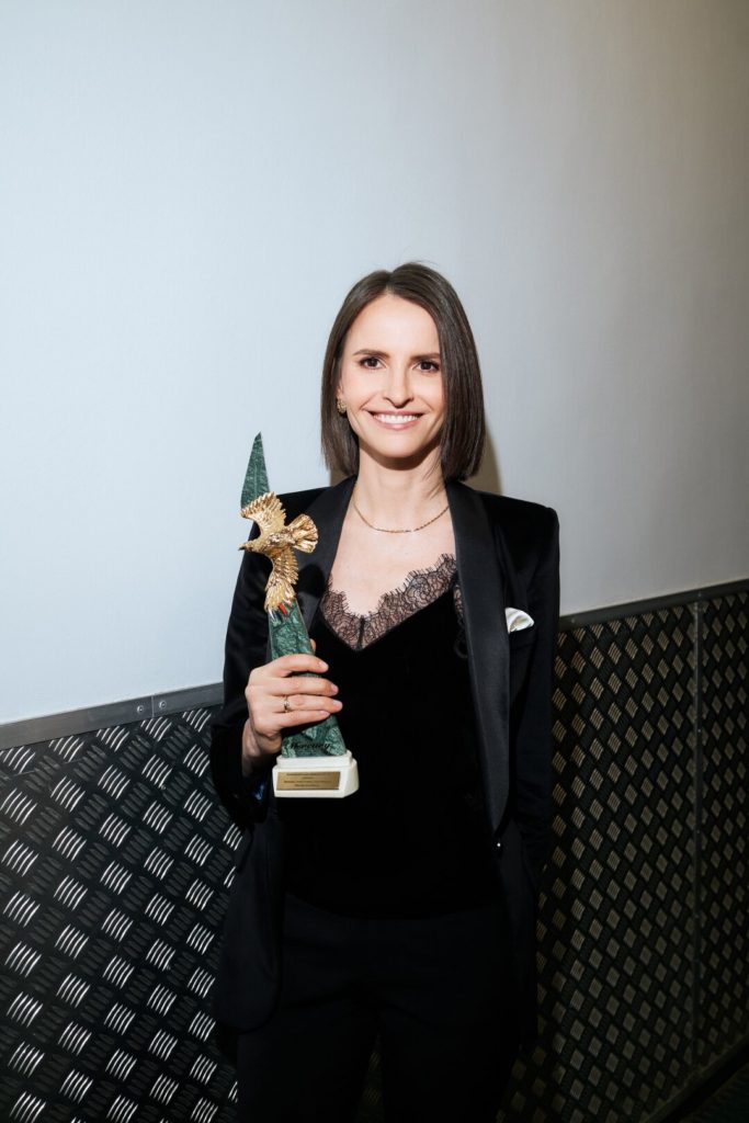 Анна Матисон с премией за «Лучший проект онлайн-платформы» «Плевако»