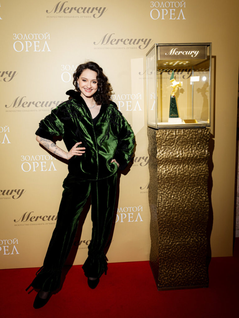 Мария Кончаловская в Alena Akhmadullina и украшениях Mercury Classic