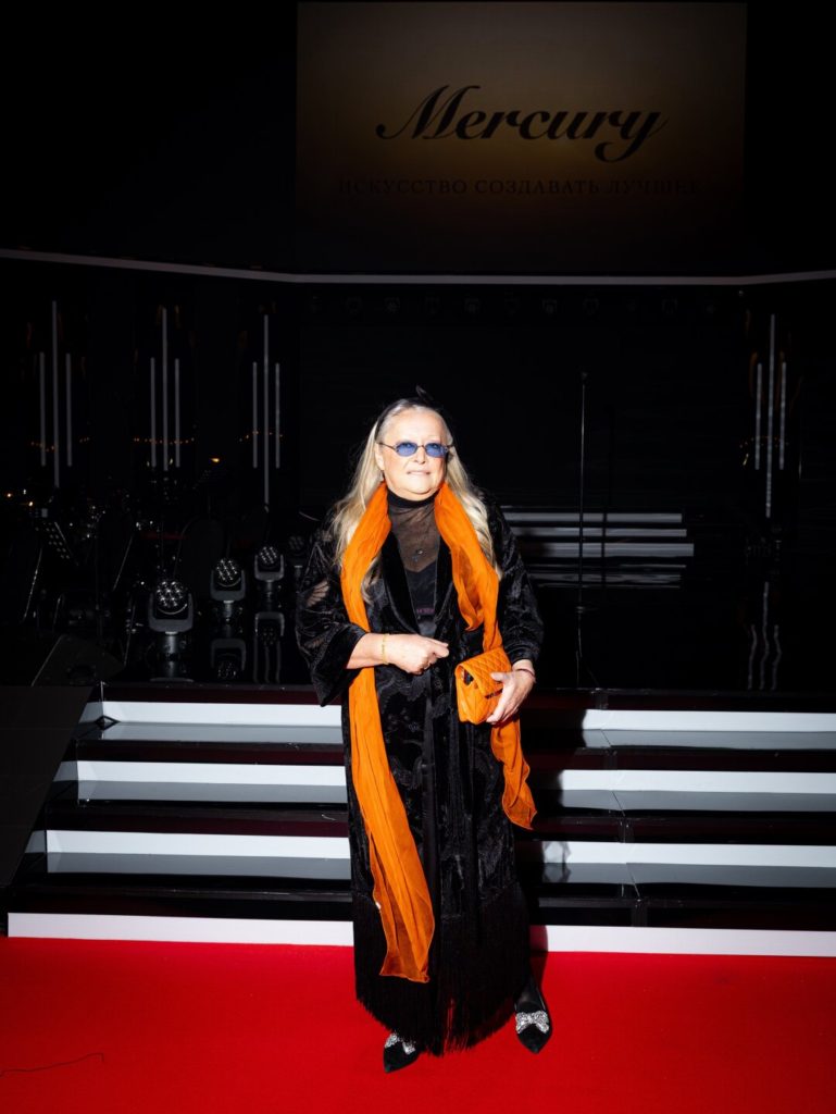 Татьяна Михалкова в Rich&Naked, серьгах и браслете Mercury Classic